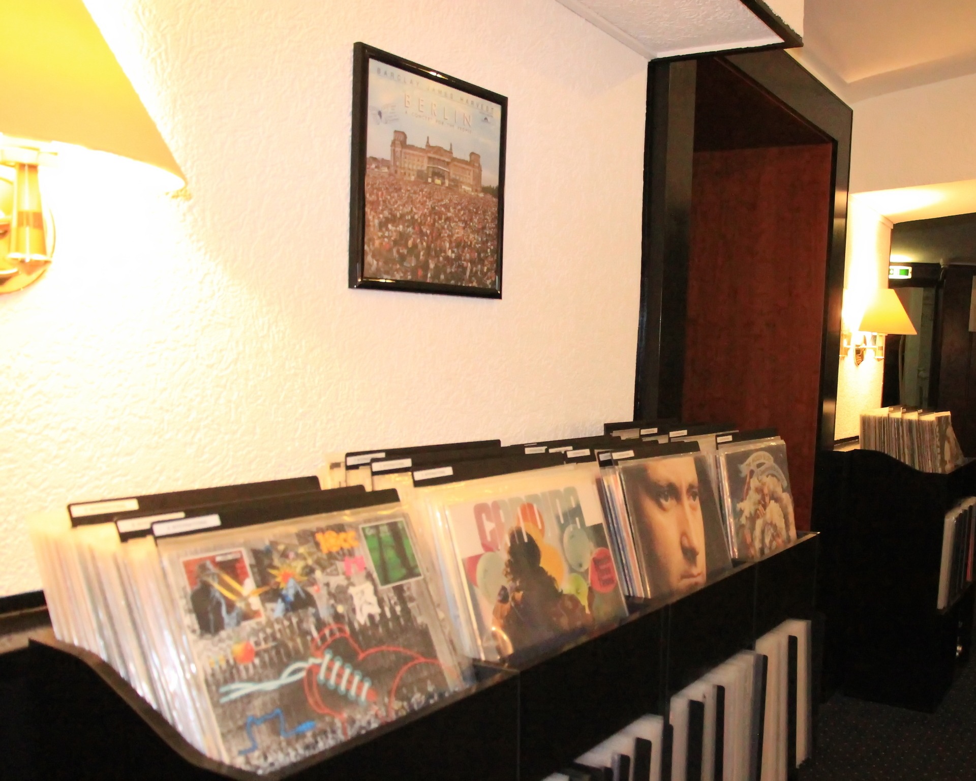 Schallplatten im Restaurant Unter Deck im relexa hotel Bellevue in Hamburg Schallplattensammlung im Restaurant Unter Deck in Hamburg